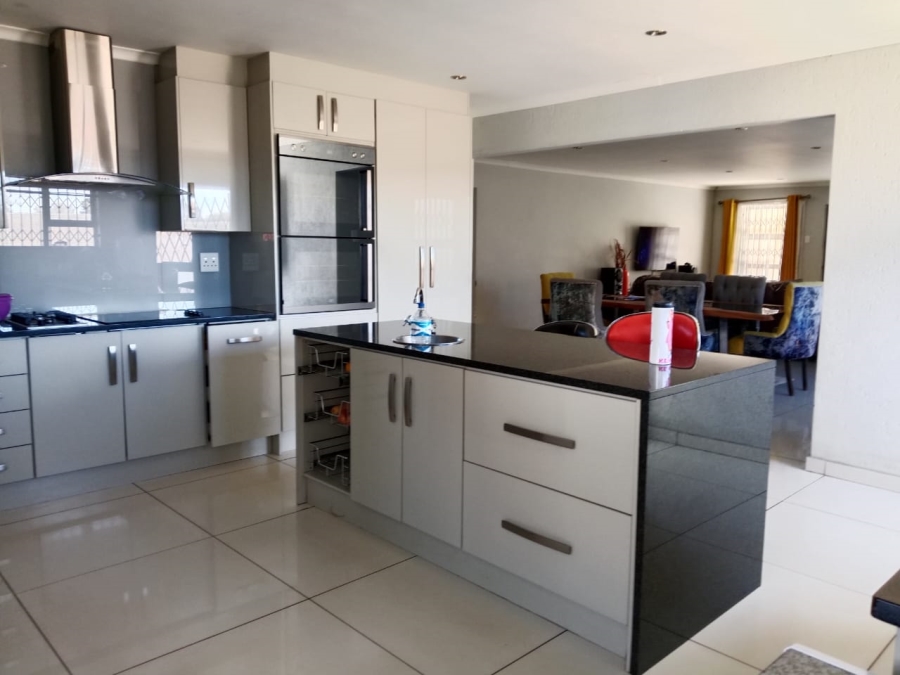 4 Bedroom Property for Sale in Kuruman Northern Cape